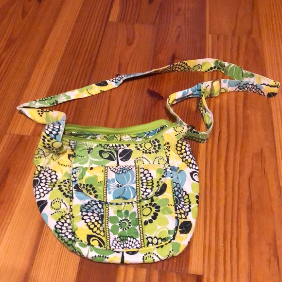 Vera Bradley purse. Colors blue green and white. Measures 9x7x3.5 - Picture 2 of 7